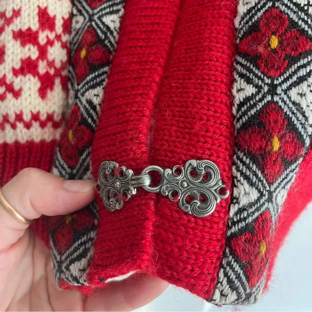 VINTAGE Dale of Norway Scandi Wool Knit Fair Isle Sweater